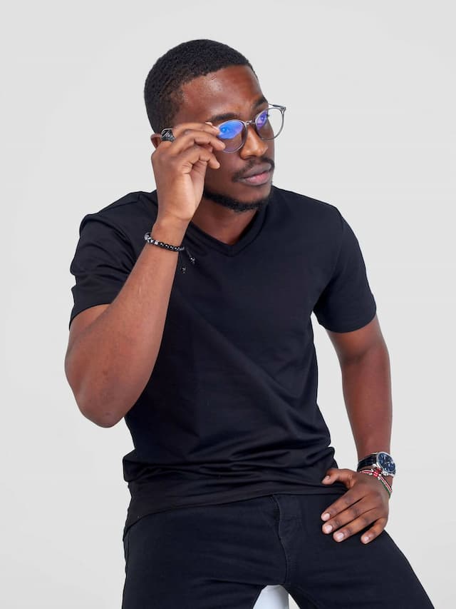 Stylish Sisters V Men's Plain Tshirt - Black