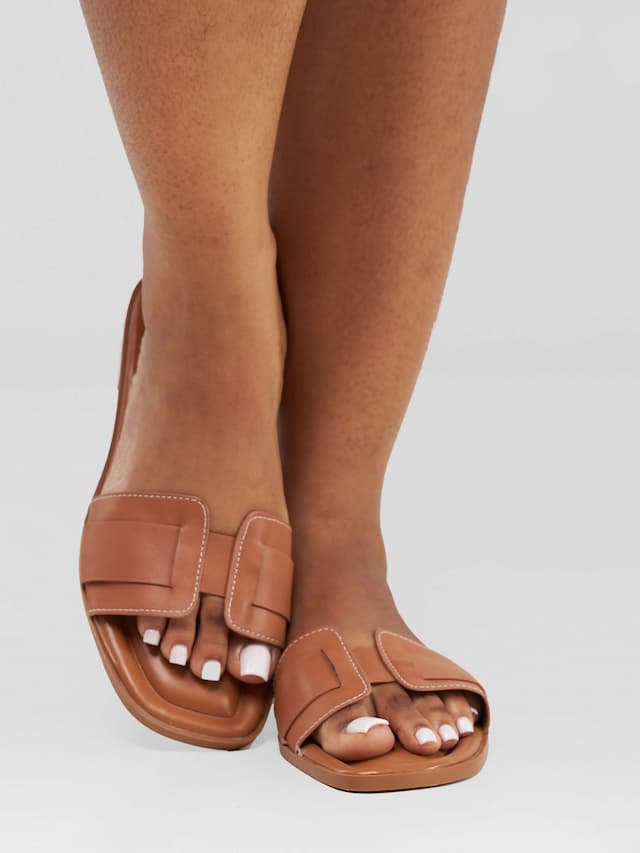Shells Attic Sandal - Brown