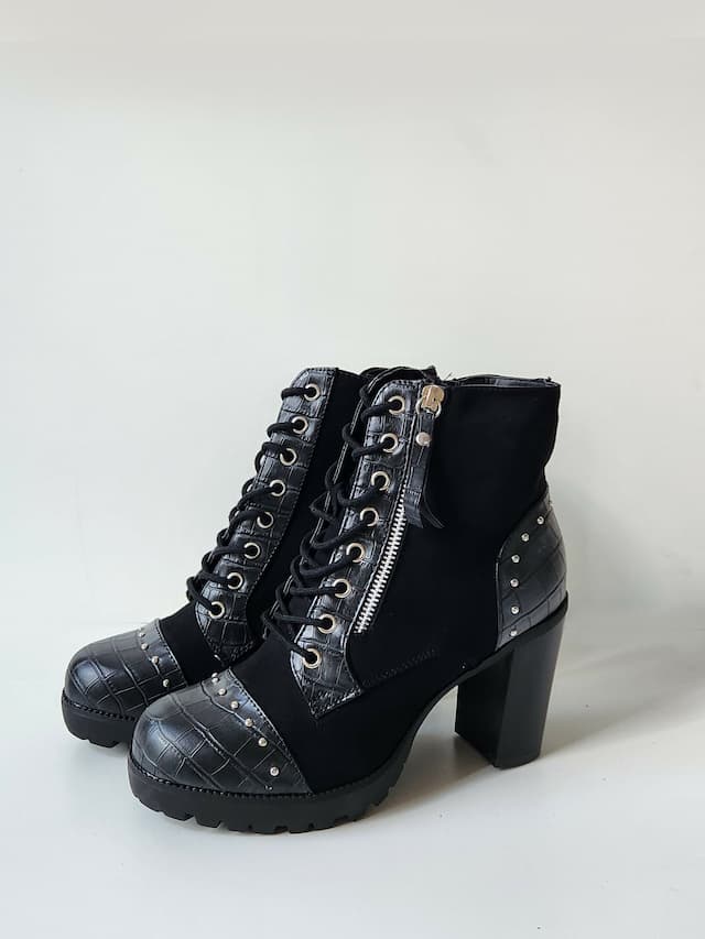 Women Chunky Heel Boot - Black