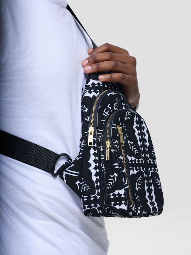 Taji Crossbody Bag - Black / White