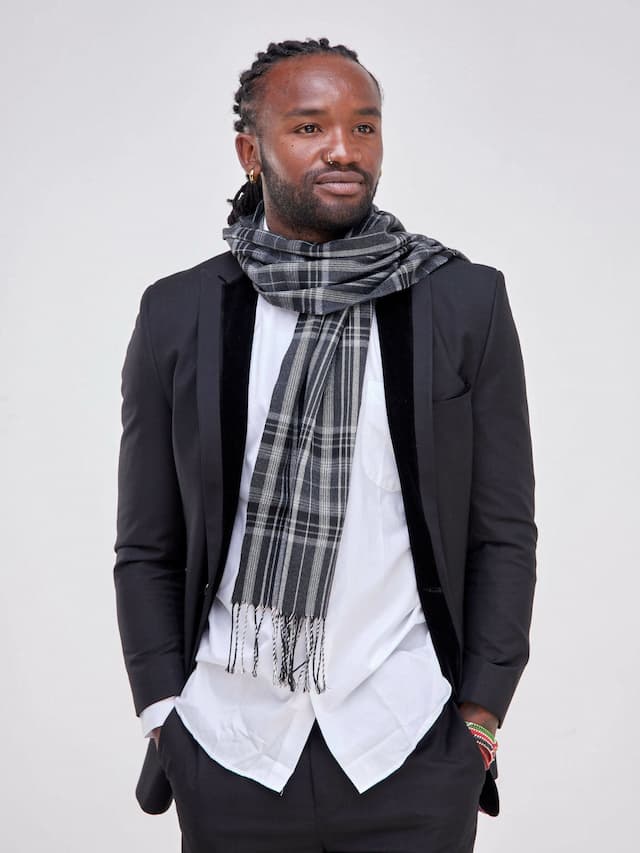 Allure Checked Scarf - Black